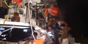 दिल्ली से आजमगढ़ आ रही बस सडक हादसे में पाच की मौत