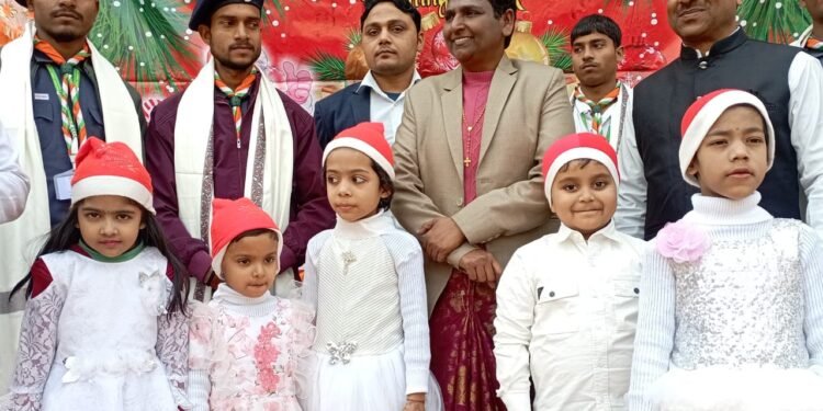 जरुरतमंदों को प्रिसिंपल ने दी 50 हजार तक की आर्थिक सहायता