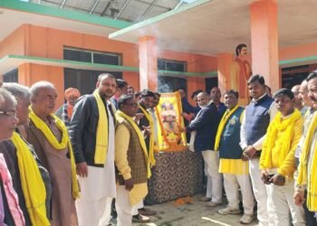 विधायक जी से कार्यकर्ताओं ने मुंह मोड़ा, प्रतिद्वंदी को बनाया मुख्य अतिथि