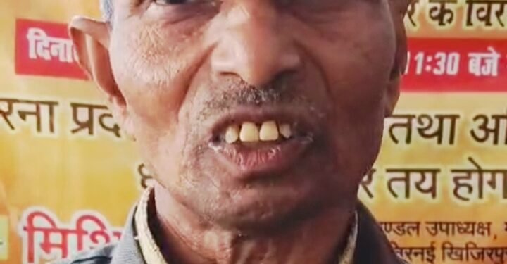 बलिया: भ्रष्टाचार के खिलाफ धरना पर बैठा भाजपा का वरिष्ठ नेता