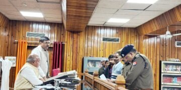 अफसर हैं कि मानते नहीं, ओबीसी कमीशन के चेयरमैन नाराज़