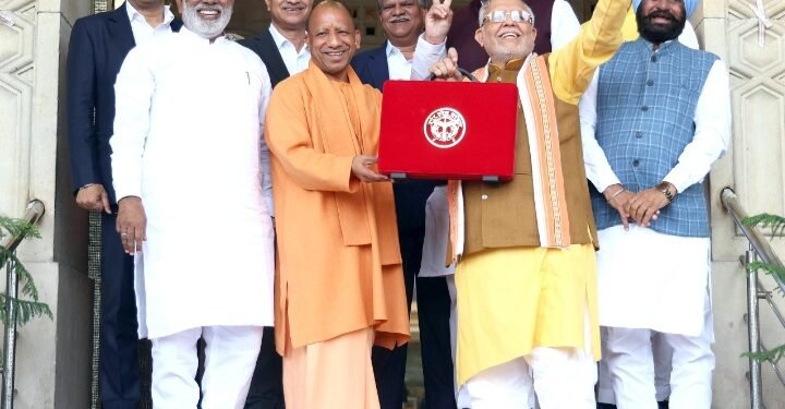 योगी सरकार का 9वां बजट, छात्राओं को मिलेगी स्कूटी