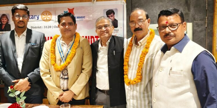 रोटरी क्लब के अध्यक्ष आशुतोष चतुर्वेदी व सचिव वीरेन्द्र कपूर चुने गए