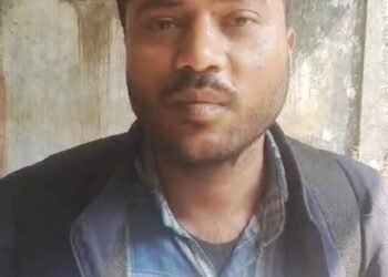 बीमारी से मां को खोया, पिता विकलांग और भाई बीमार, सिस्टम से परेशान आत्मदाह की चेतावनी