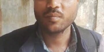 बीमारी से मां को खोया, पिता विकलांग और भाई बीमार, सिस्टम से परेशान आत्मदाह की चेतावनी