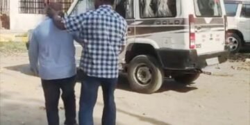 घूस लेते रंगे हाथों बिजली विभाग का क्लर्क गिरफ्तार