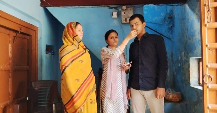 सोशल मीडिया से दूरी व कड़ी मेहनत से हिमांशु गुप्ता बने जिला टॉपर