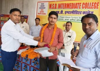 माँ शकुंतला देवी इंटर कॉलेज में सम्मानित हुए मेधावी छात्र