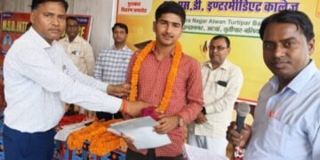 माँ शकुंतला देवी इंटर कॉलेज में सम्मानित हुए मेधावी छात्र