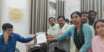 थाने में पत्रकार को पहले कोल्ड ड्रिंक पिलाई फिर की पिटाई