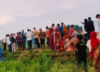 आकाशीय बिजली से तीन की मौत, आठ घायल