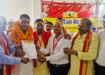 सरदार सैनिकों ने किया डीएम कार्यालय का घेराव, मृतक काली शंकर पटेल के परिजनों को न्याय की मांग