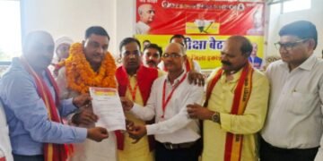 सरदार सैनिकों ने किया डीएम कार्यालय का घेराव, मृतक काली शंकर पटेल के परिजनों को न्याय की मांग