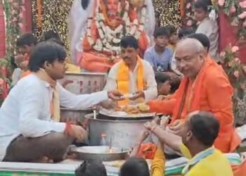 बेल्थरा रोड में श्रद्धा व उल्लास के साथ निकला महावीरी झंडा जुलूस