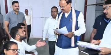 उत्पीड़न, भूमि पर अवैध कब्जों के मामलों को बेहद गंभीरता से लें अधिकारी- मौर्य