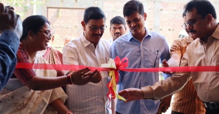 खेल से सीखने की पहल: बेल्थरारोड में शुरू हुआ प्ले-वे स्कूल