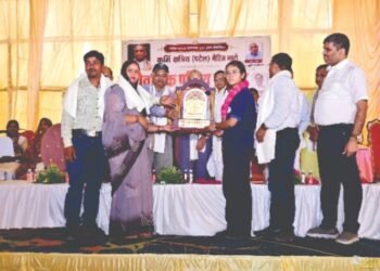 टॉपर बेटियों को सरदार पटेल बौद्धिक मंच ने सम्मानित किया