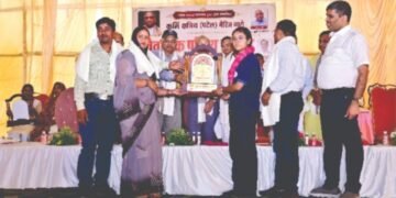 टॉपर बेटियों को सरदार पटेल बौद्धिक मंच ने सम्मानित किया