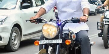 राज्यमंत्री दानिश आज़ाद अंसारी ने सरकारी आवास से सचिवालय तक का सफर बाइक से किया
