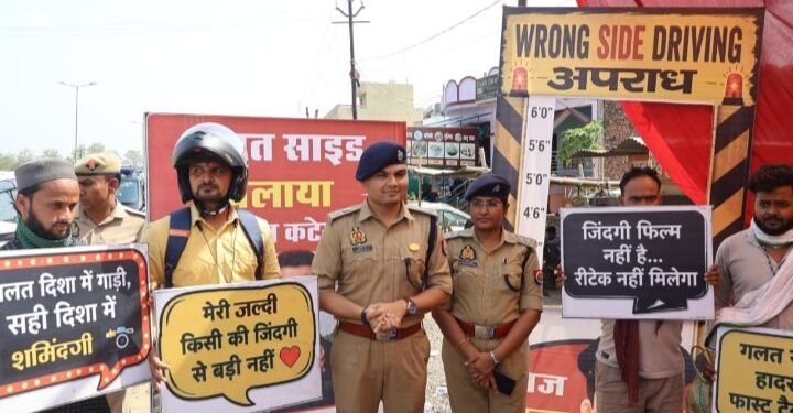 “सेल्फी स्टेशन” के जरिए लोगों को सड़क सुरक्षा का संदेश