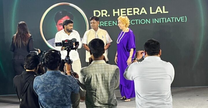 ग्रीन इलेक्शन पहल के लिए डॉ. हीरा लाल को टाइम्स ऑफ इंडिया इकोप्रेन्योर अवॉर्ड